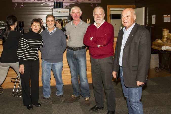 de gauche à droite, Monique SORROCHE Trésorière, Christian ORTEGA Vice-président, Xavier CALAS Secrétaire, Jean- Pierre SOULA représentant du Comité de Jumelage de CARBONNE et Michel AUDOUBERT